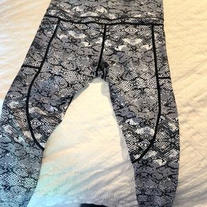 Sexy zyia snake print capris